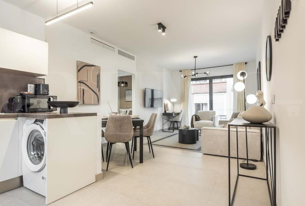 Modern Apartment With Patio & Parking By Rems 말라가 외부 사진