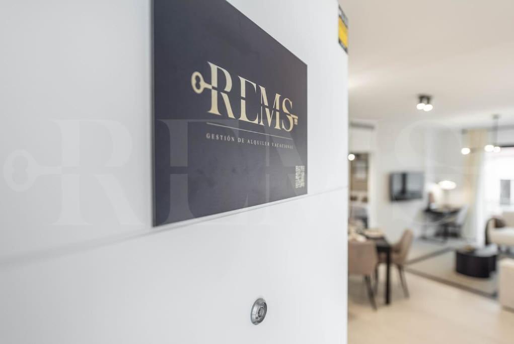 Modern Apartment With Patio & Parking By Rems 말라가 외부 사진