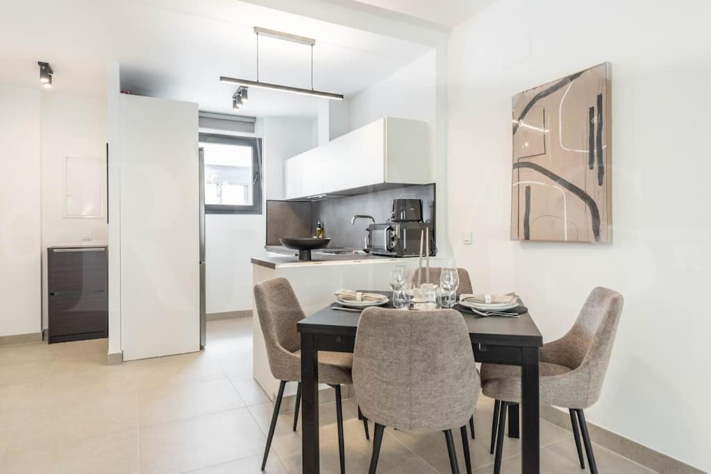 Modern Apartment With Patio & Parking By Rems 말라가 외부 사진