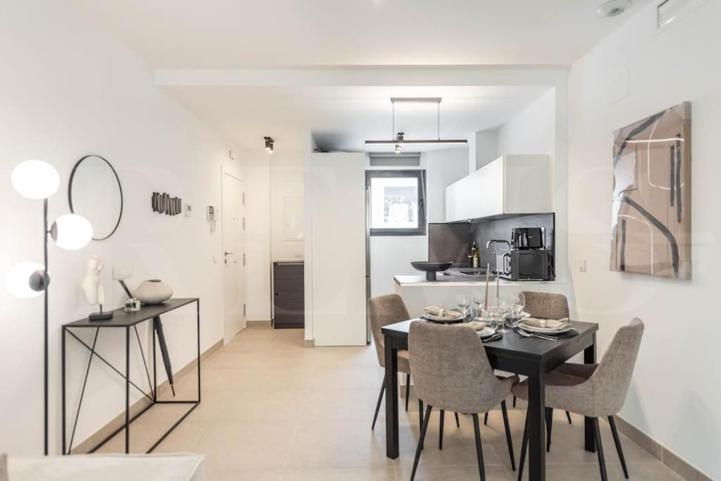 Modern Apartment With Patio & Parking By Rems 말라가 외부 사진