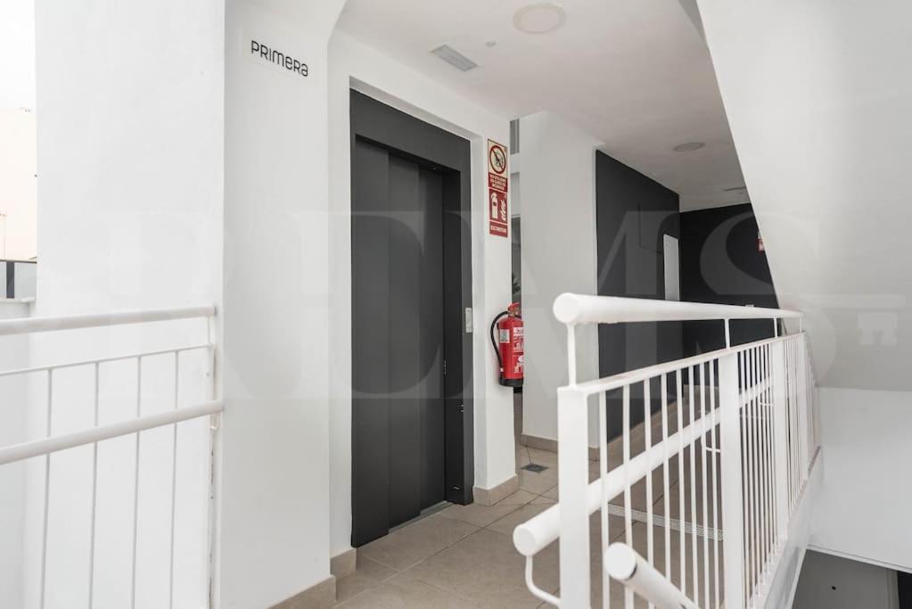 Modern Apartment With Patio & Parking By Rems 말라가 외부 사진