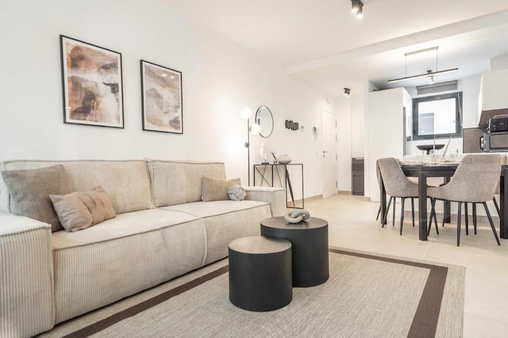 Modern Apartment With Patio & Parking By Rems 말라가 외부 사진