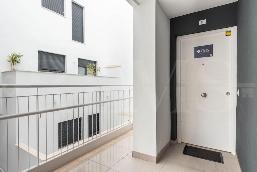 Modern Apartment With Patio & Parking By Rems 말라가 외부 사진