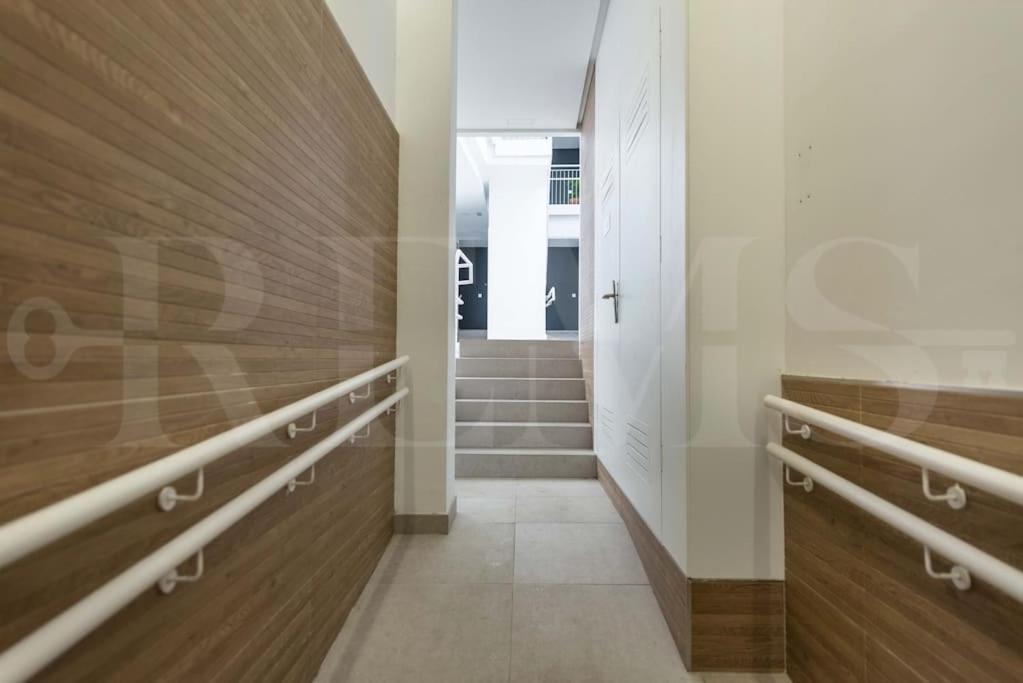 Modern Apartment With Patio & Parking By Rems 말라가 외부 사진